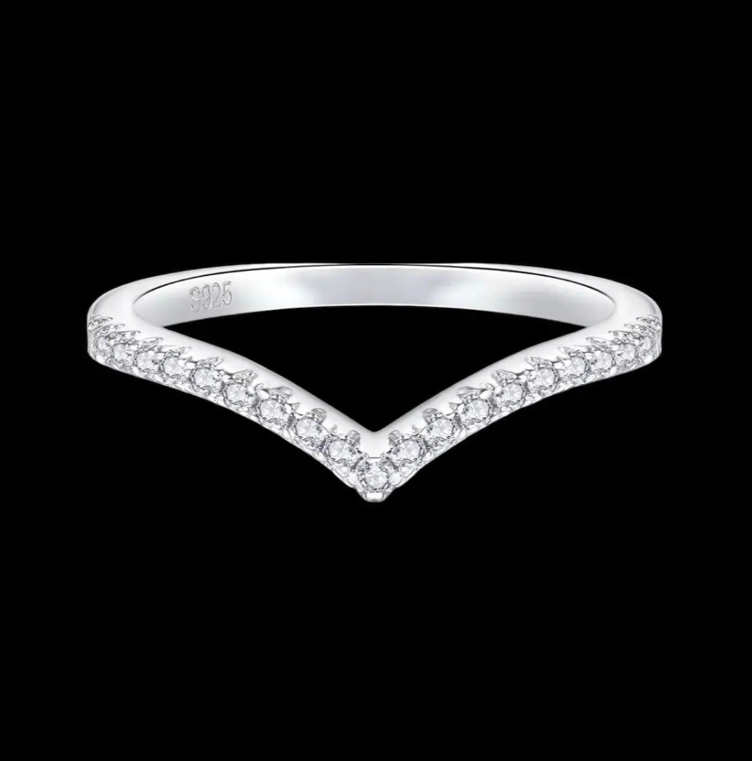 Moissanite arrow shaped ring Solitaire