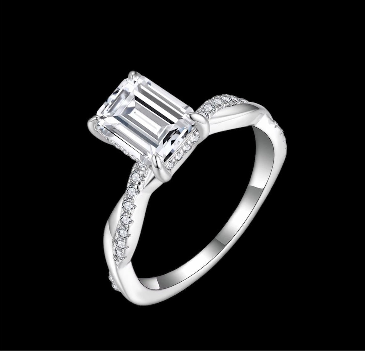 Bague Tressée Coupe Émeraude En Moissanite