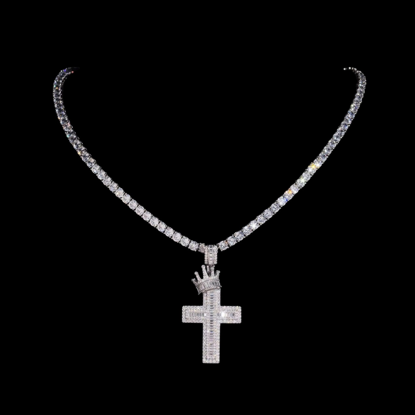 Pendentif Croix Royale Couronnée En Moissanite - Solitaire