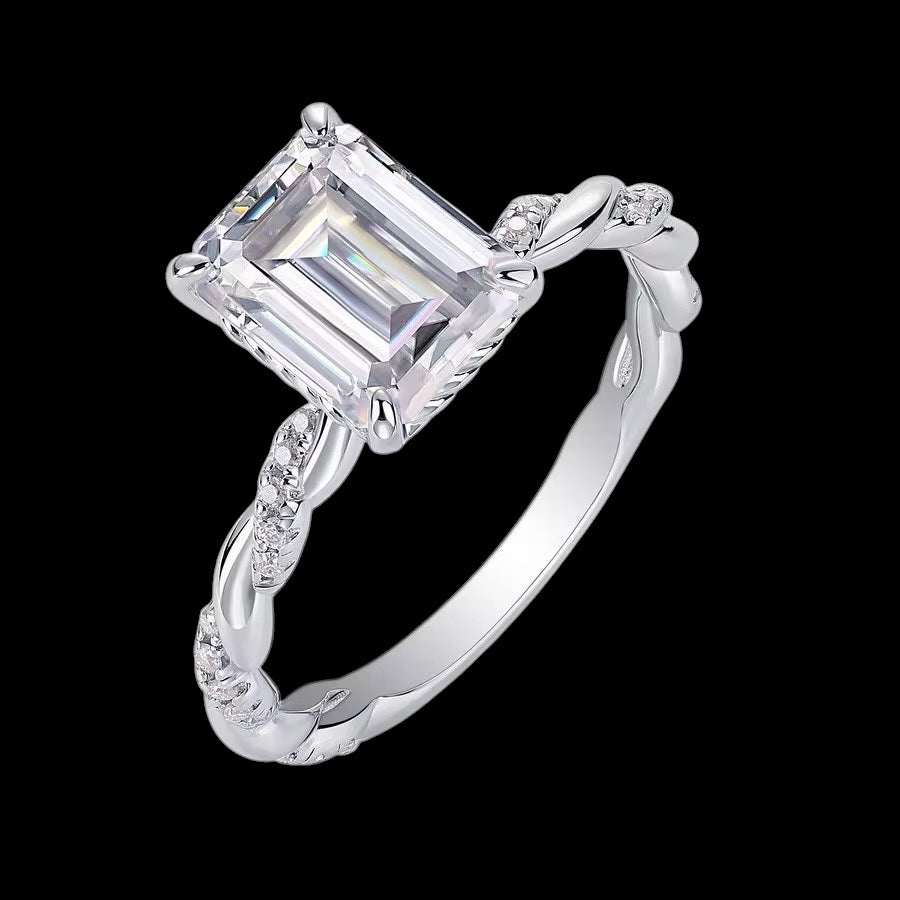 Bague Coupe Émeraude tressée En Moissanite