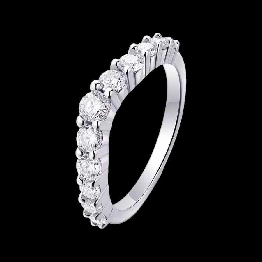 Bague Couronnée En Moissanite