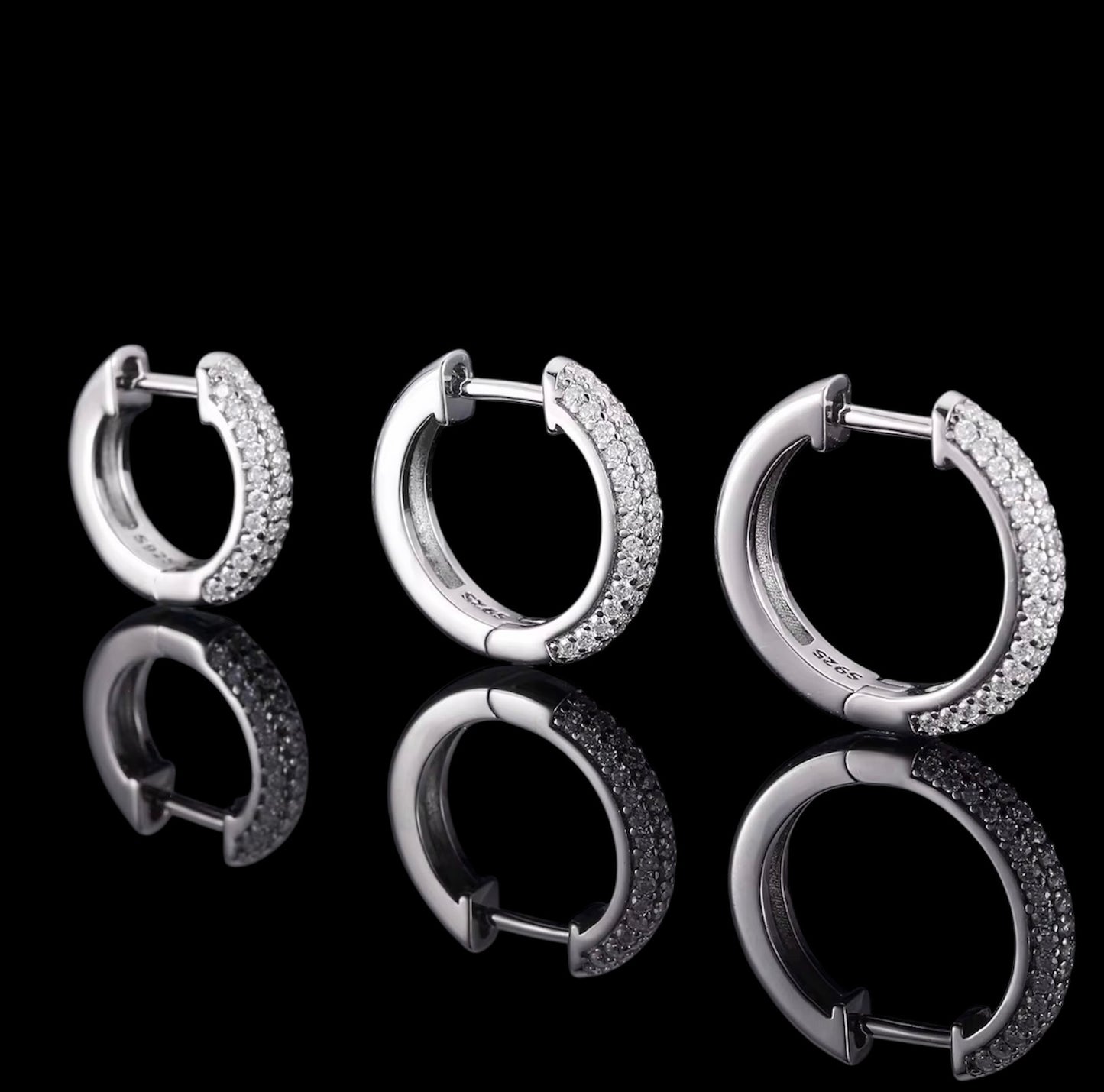 Boucles d'Oreilles Huggies En Moissanite - Solitaire