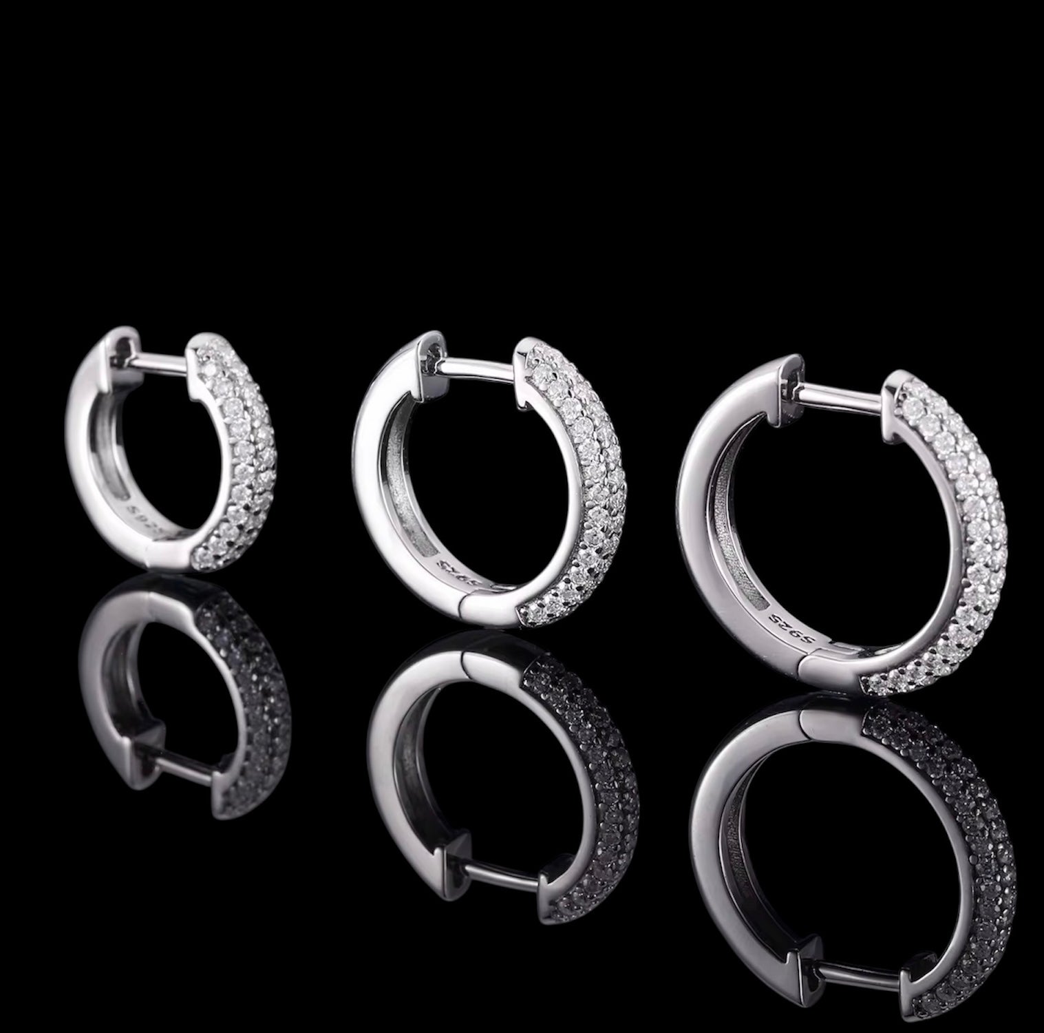 Boucles d'Oreilles Huggies En Moissanite - Solitaire