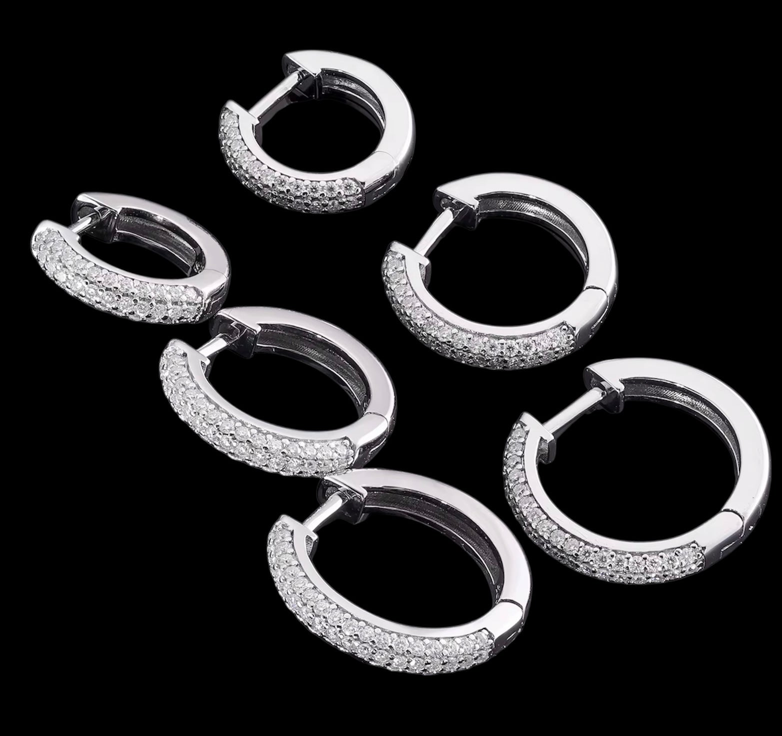 Boucles d'Oreilles Huggies En Moissanite - Solitaire