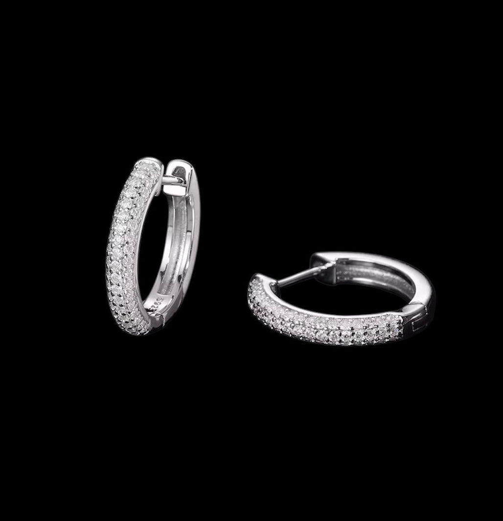 Boucles d'Oreilles Huggies En Moissanite - Solitaire