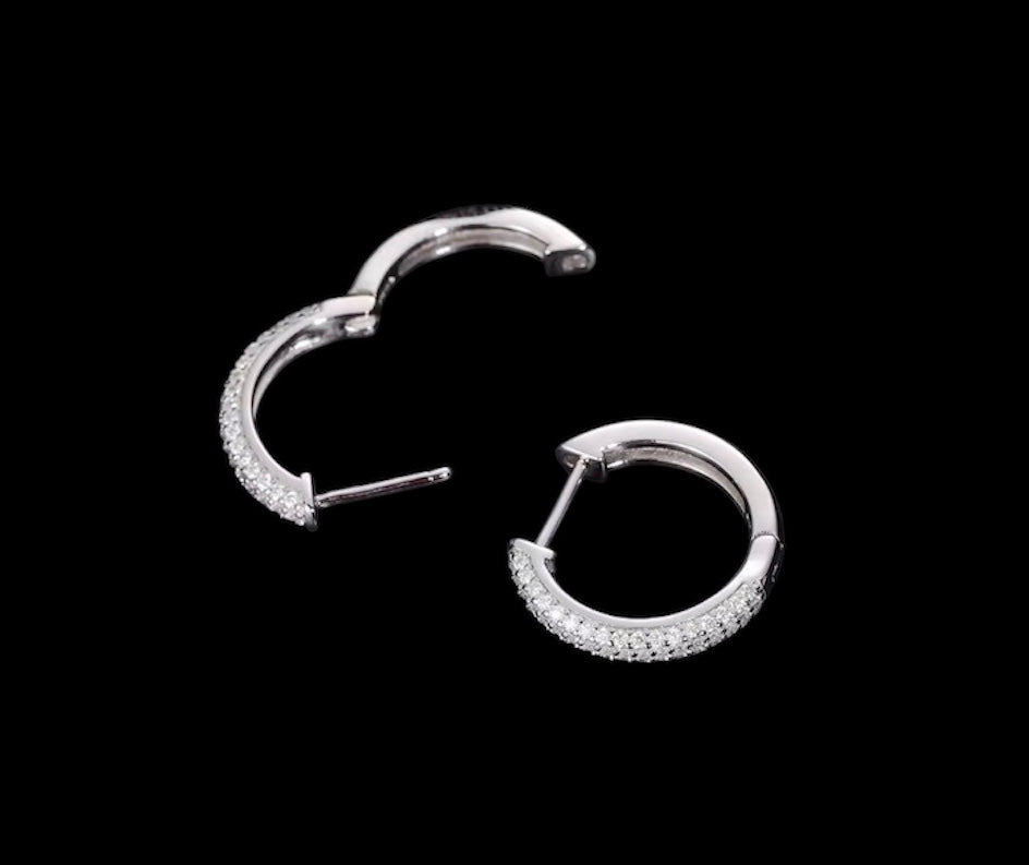 Boucles d'Oreilles Huggies En Moissanite - Solitaire
