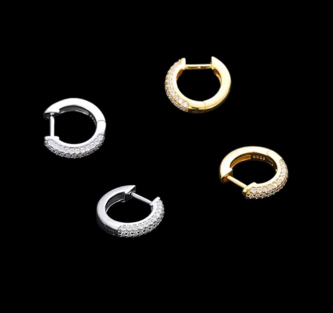 Boucles d'Oreilles Huggies En Moissanite - Solitaire