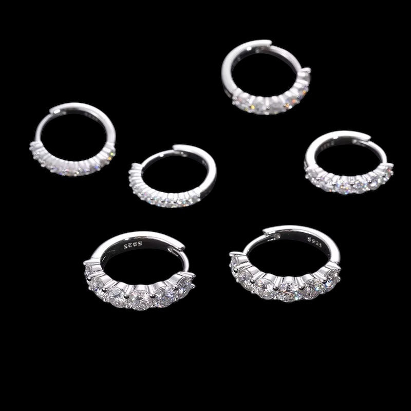 Boucles d'oreilles Huggies 1 Row En Moissanite - Solitaire