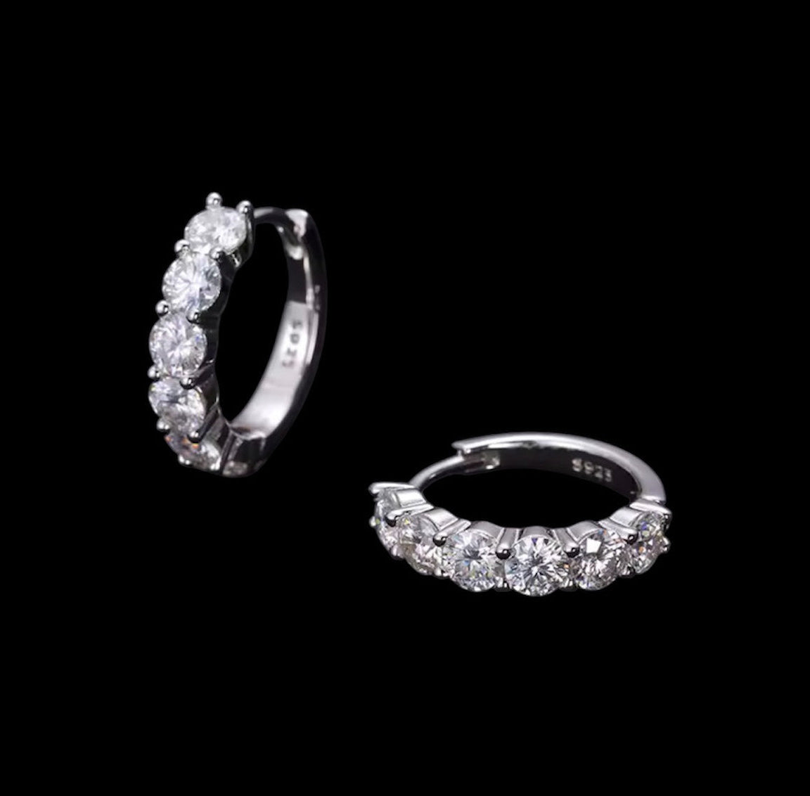 Boucles d'oreilles Huggies 1 Row En Moissanite - Solitaire