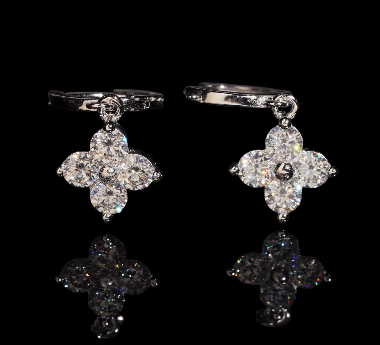 Hoops Fleur Clover En Moissanite - Solitaire