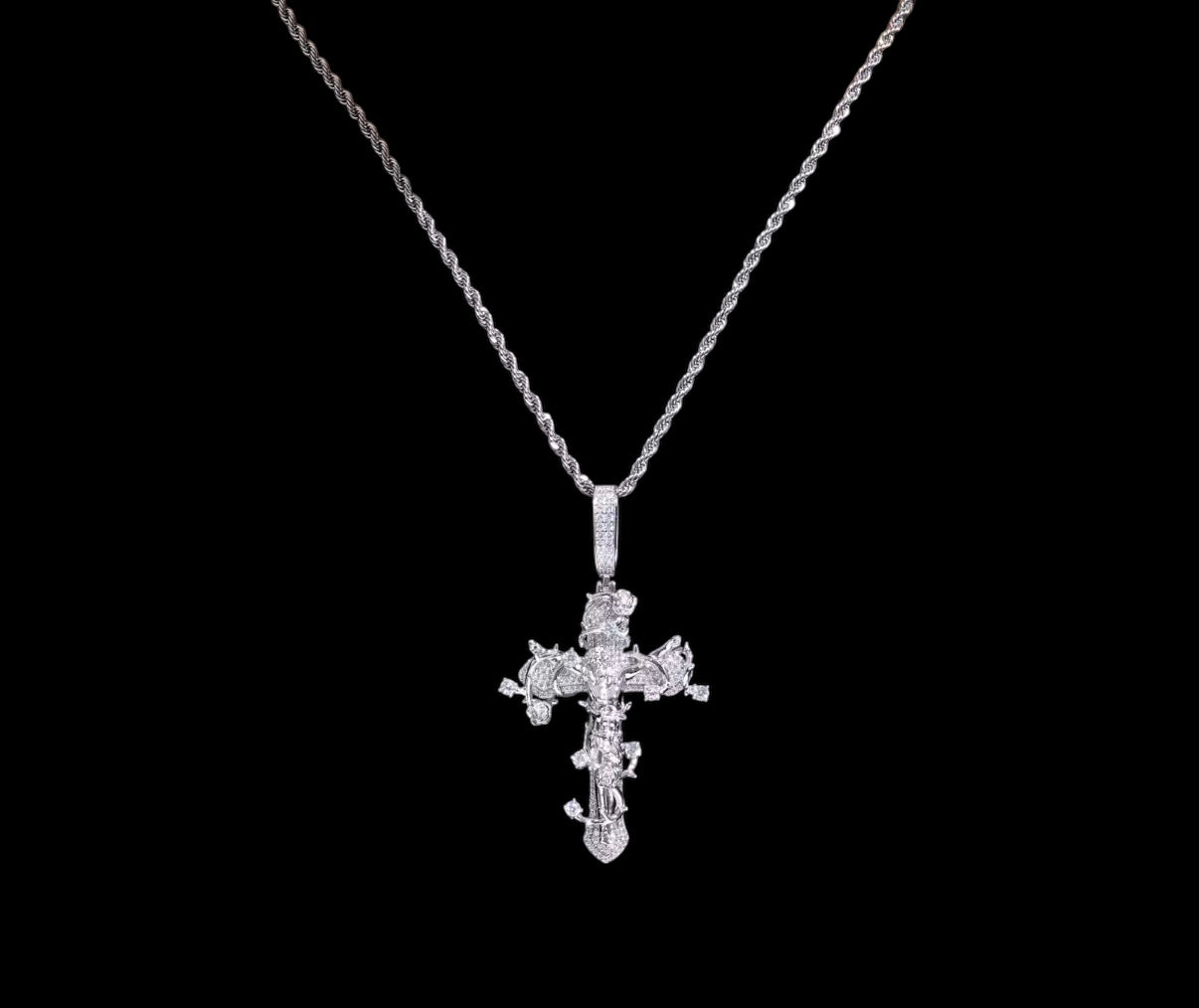 Pendentif Croix Royale Épine Sacrée En Moissanite - Solitaire