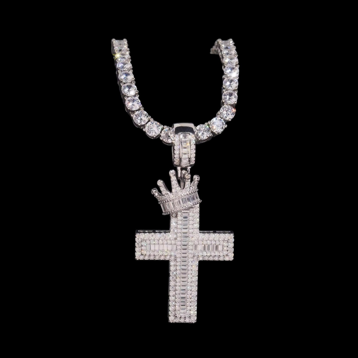 Pendentif Croix Royale Couronnée En Moissanite - Solitaire