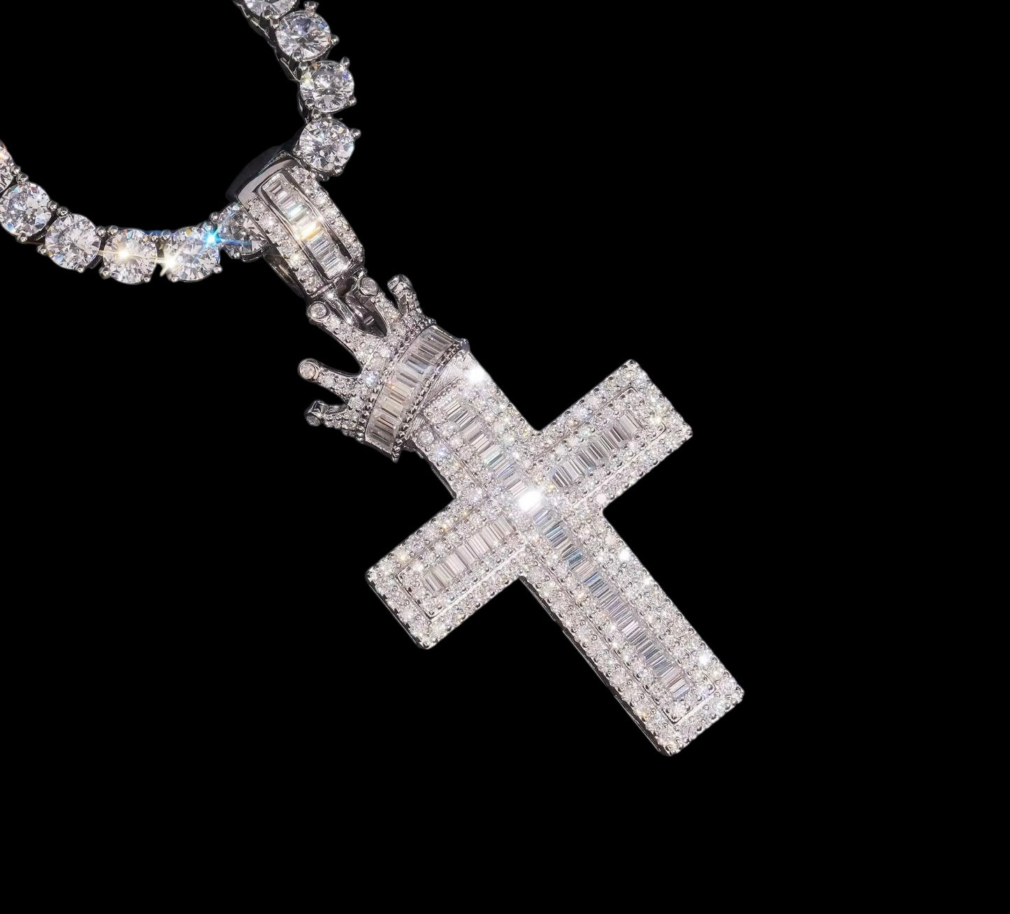 Pendentif Croix Royale Couronnée En Moissanite - Solitaire