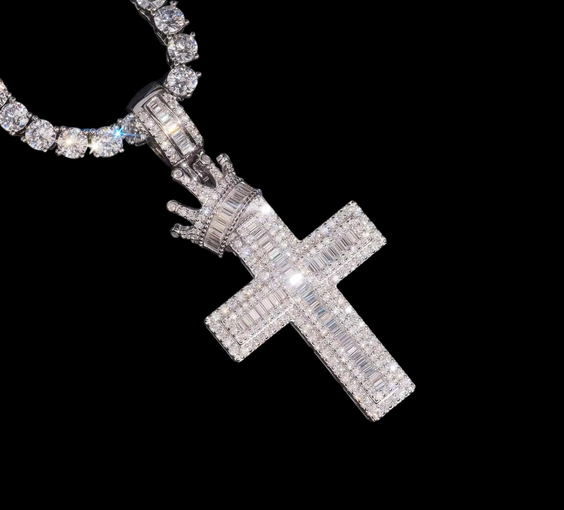 Pendentif Croix Royale Couronnée En Moissanite - Solitaire
