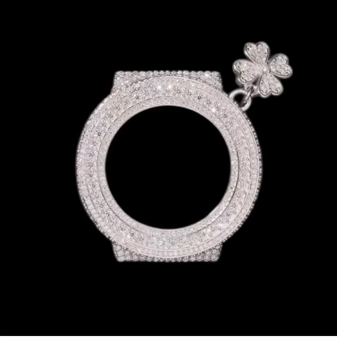 Bezel Royal Clover Iced Out - Solitaire